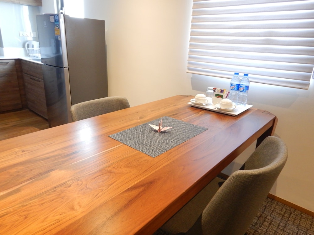客室内のダイニングエリア