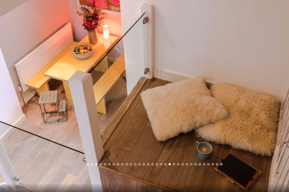 客室内のダイニングエリア