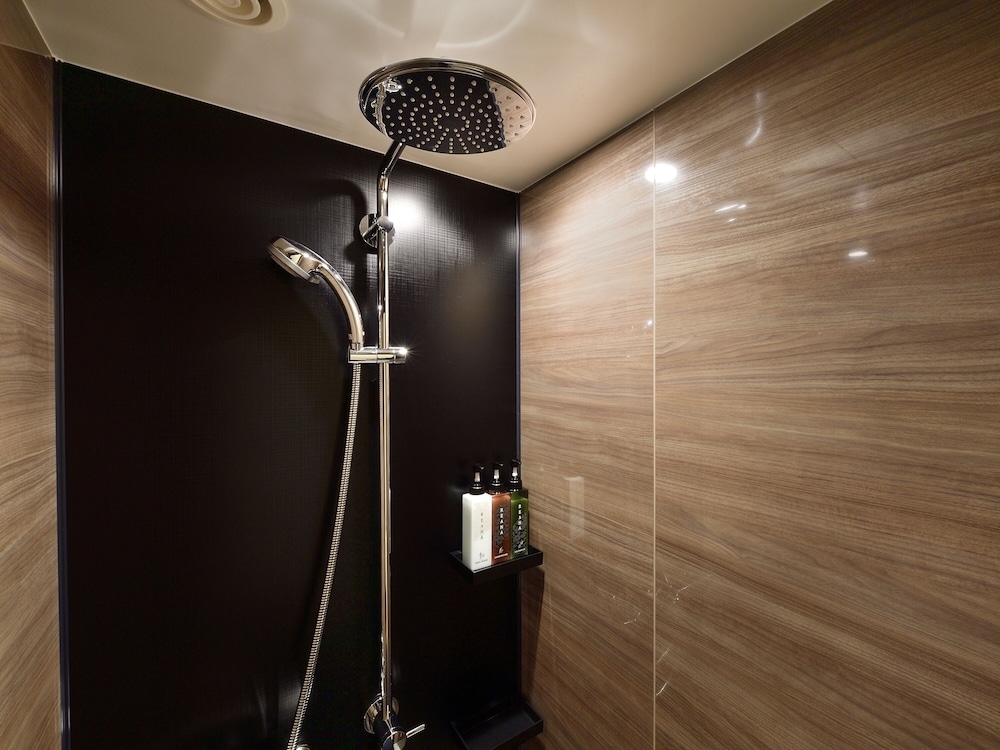 バスルームのシャワー