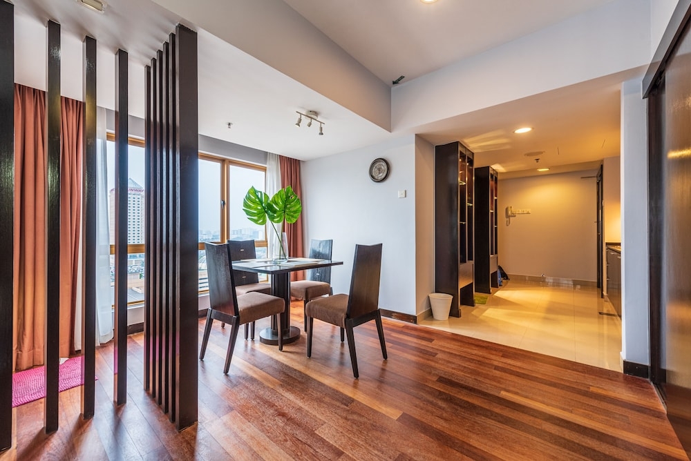 客室内のダイニングエリア