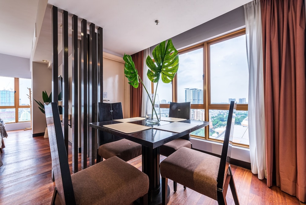 客室内のダイニングエリア