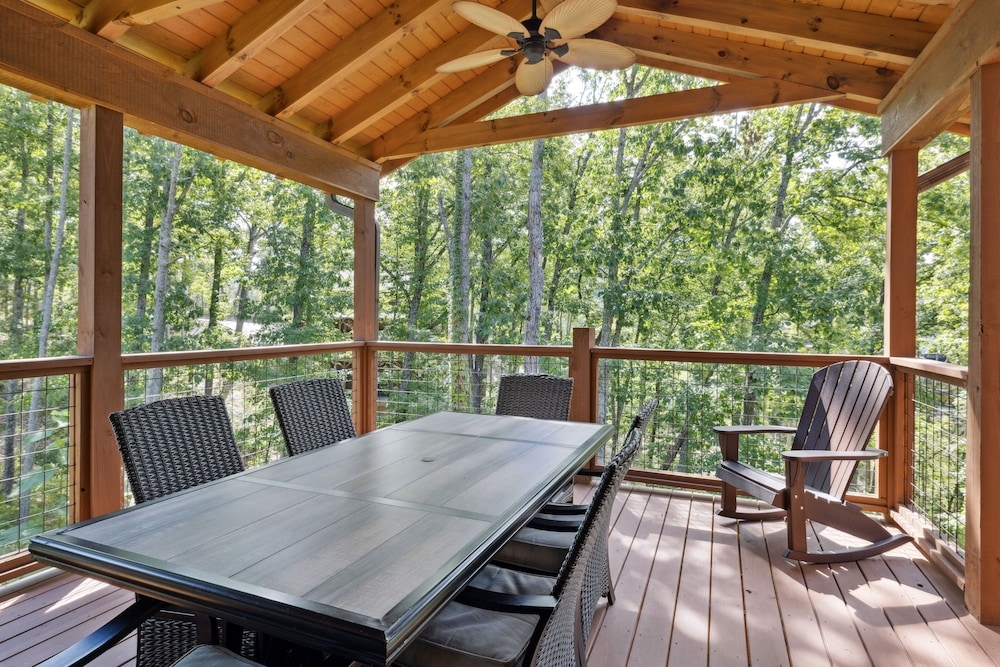 屋外ダイニングエリア