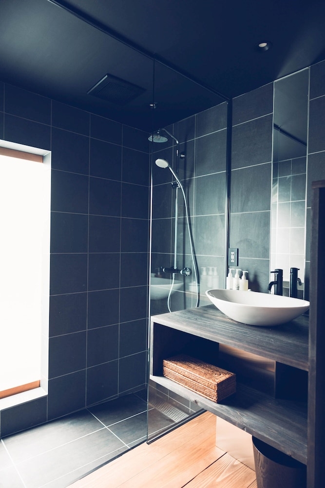 バスルームのシャワー