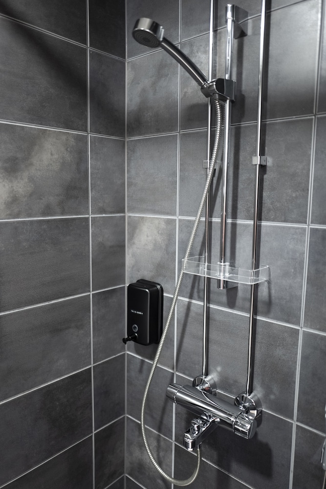 バスルームのシャワー