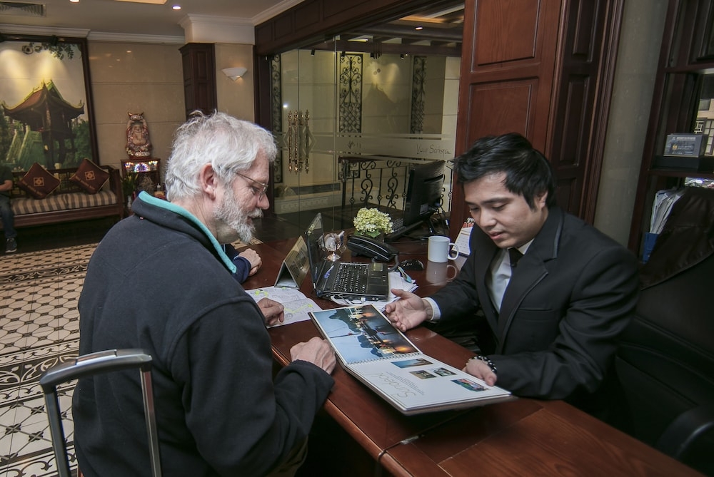 コンシェルジュ デスク