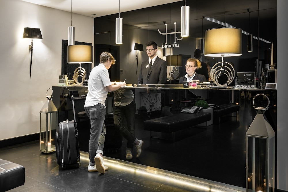 コンシェルジュ デスク