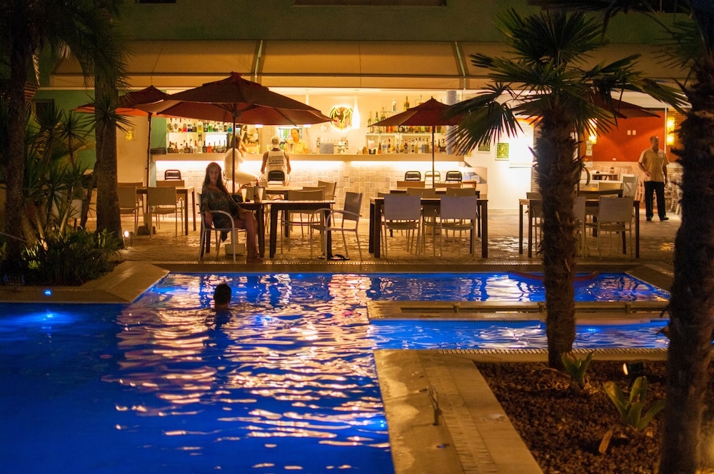 プールサイドバー