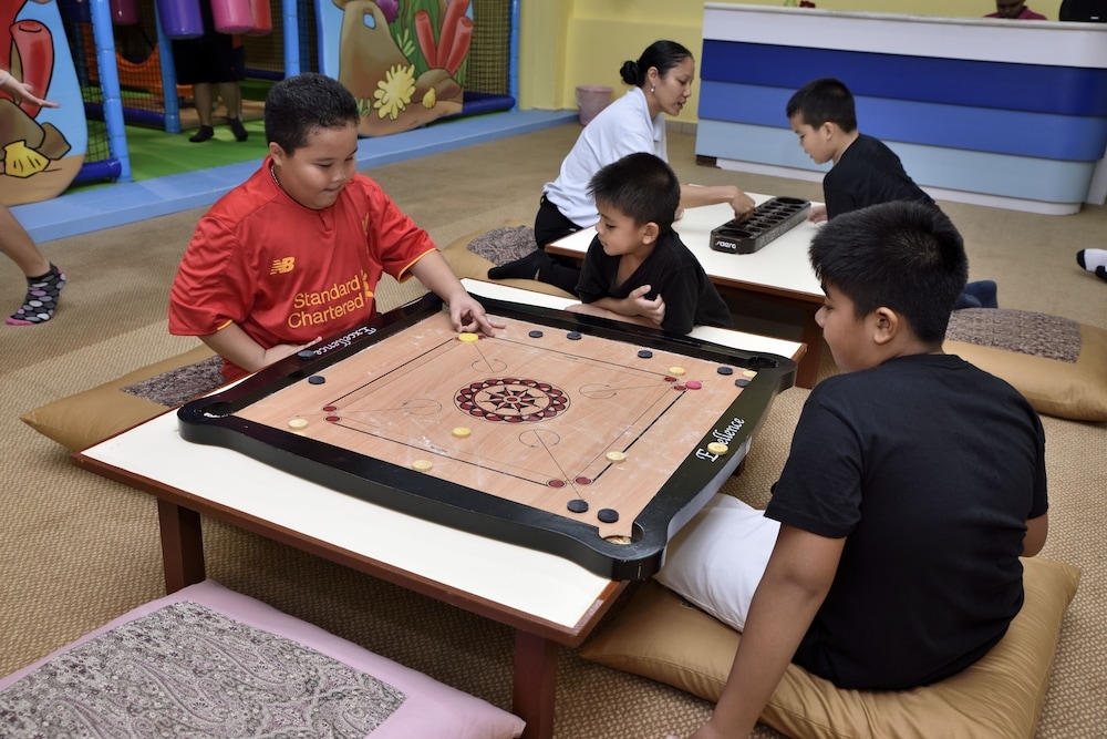 子供用の遊び場 - 屋内