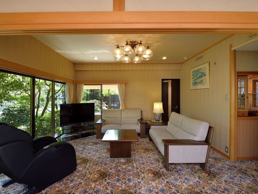 客室内のダイニングエリア