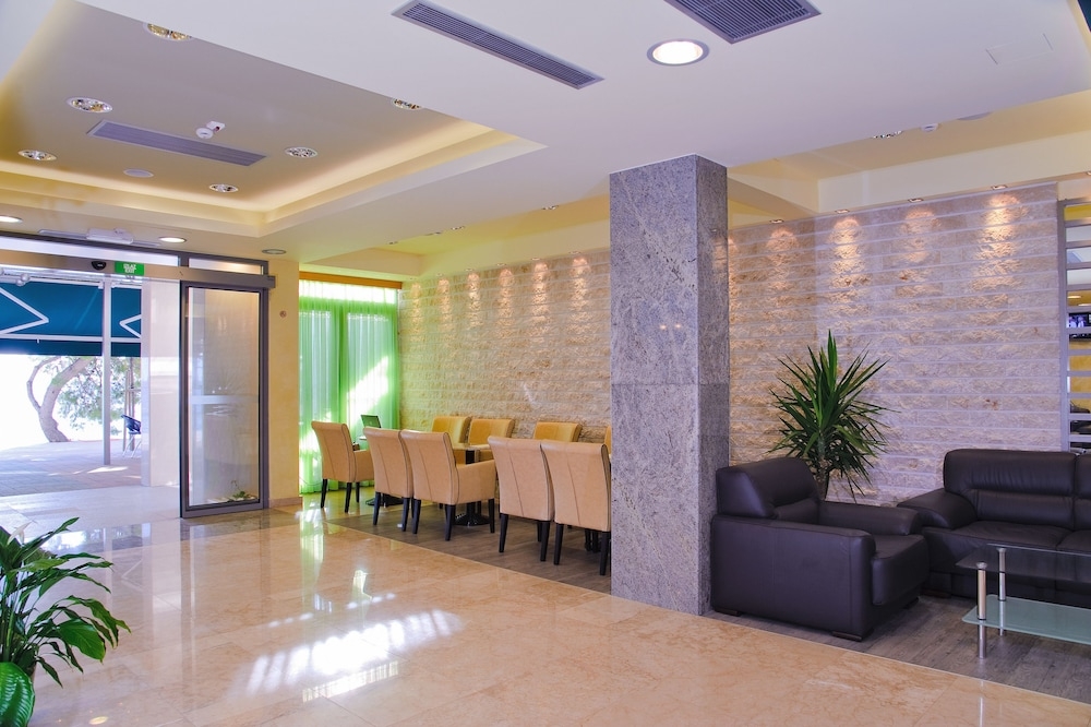 ロビーラウンジ