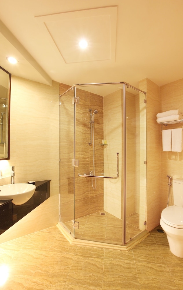 バスルームのシャワー