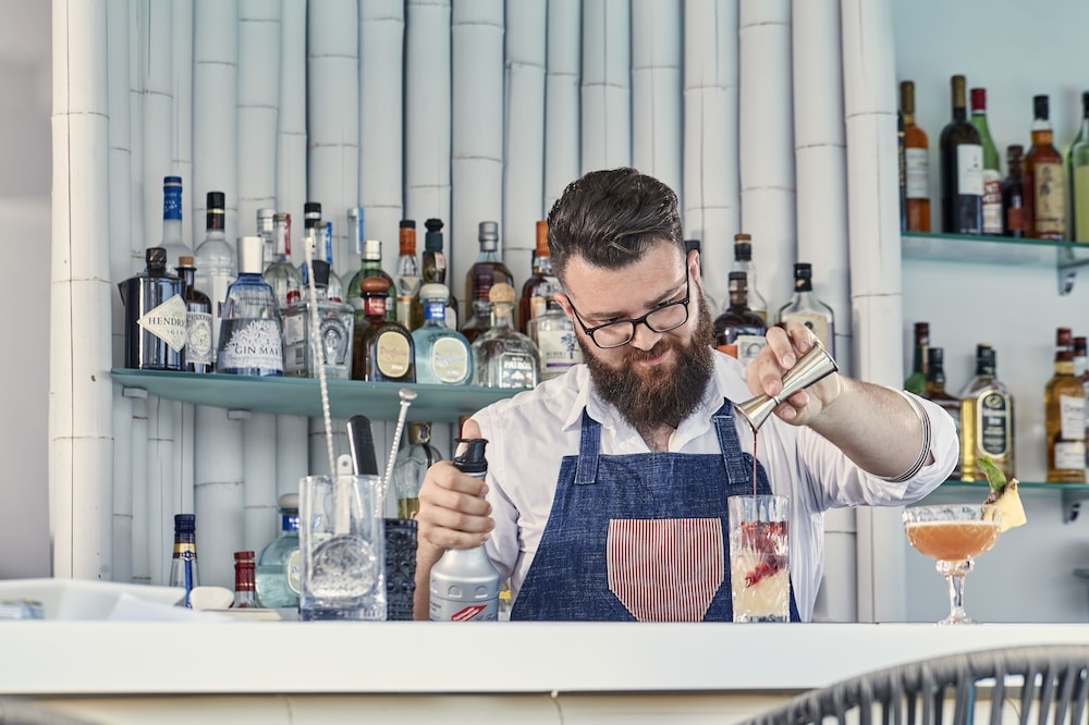 プールサイドバー