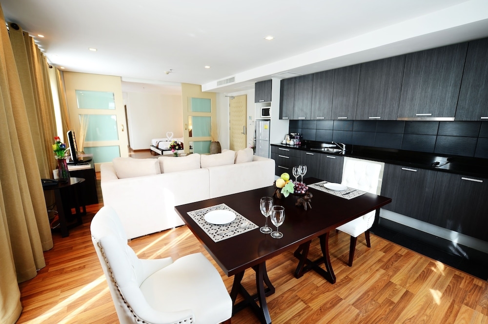 客室内のダイニングエリア