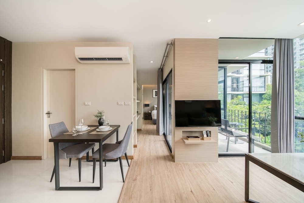 客室内のダイニングエリア