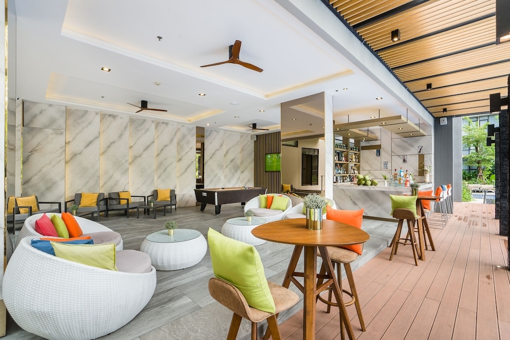 プールサイドバー