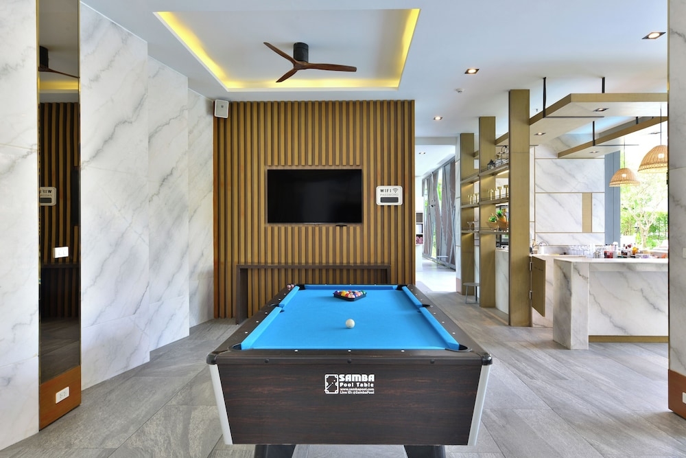 プールサイドバー