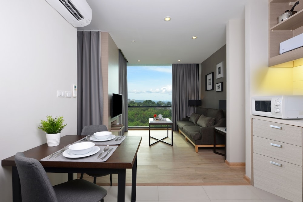 客室内のダイニングエリア