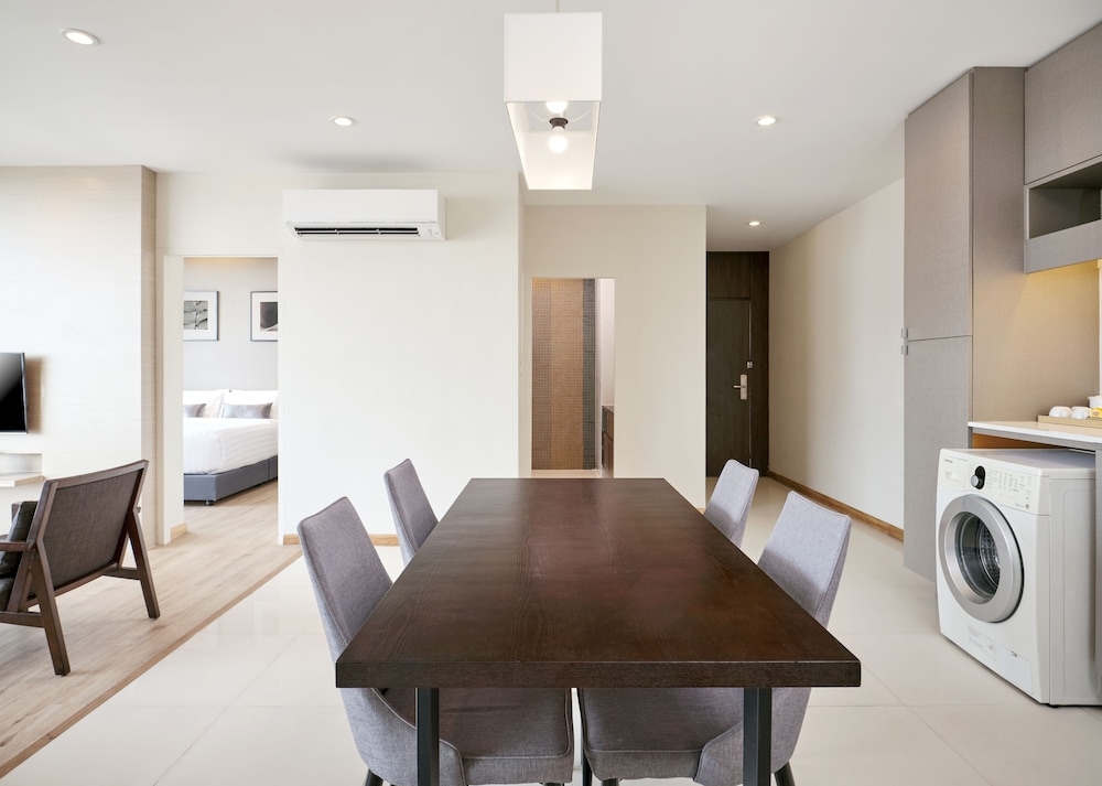 客室内のダイニングエリア