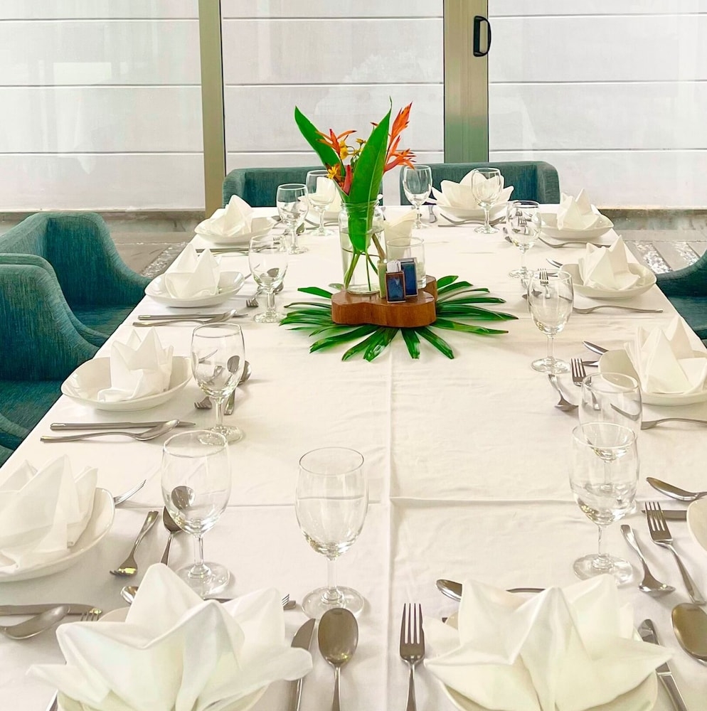 客室内のダイニングエリア