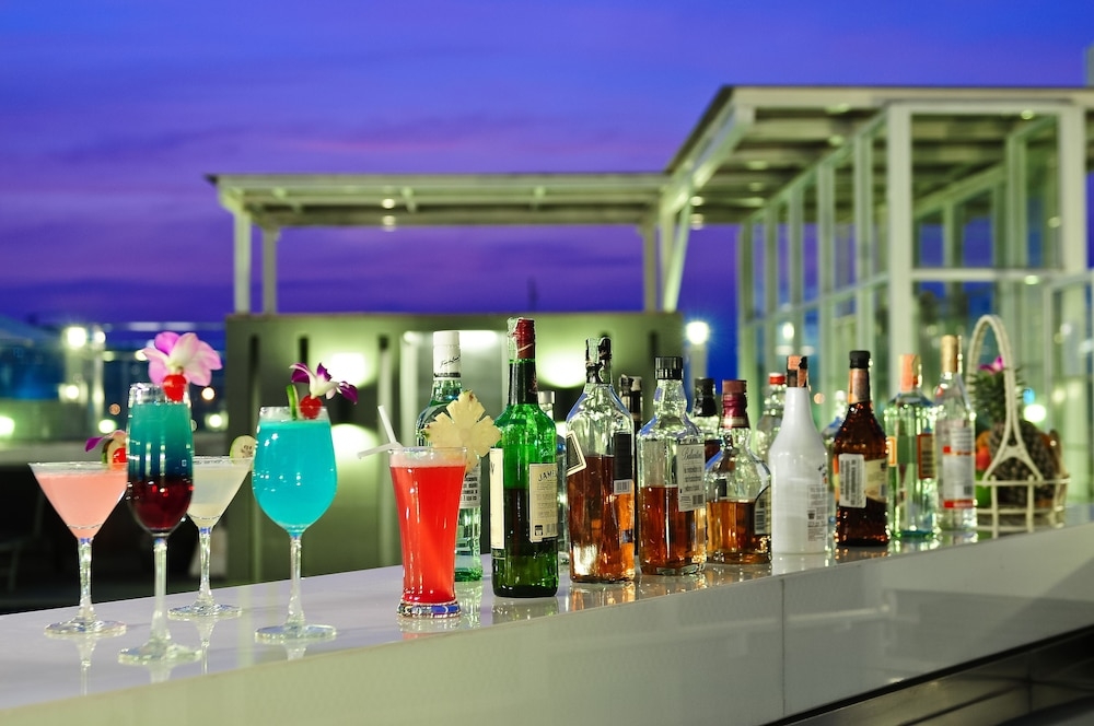 プールサイドバー