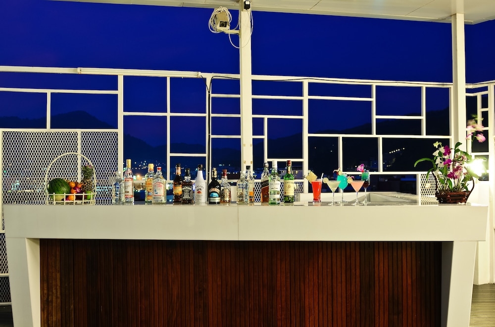 プールサイドバー