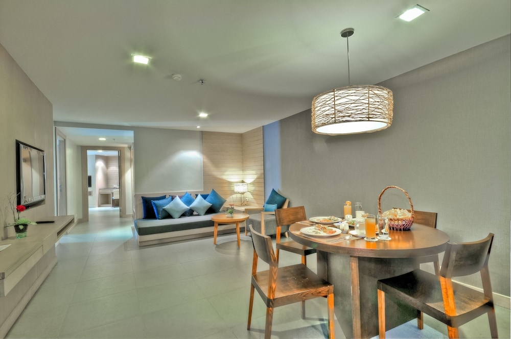 客室内のダイニングエリア