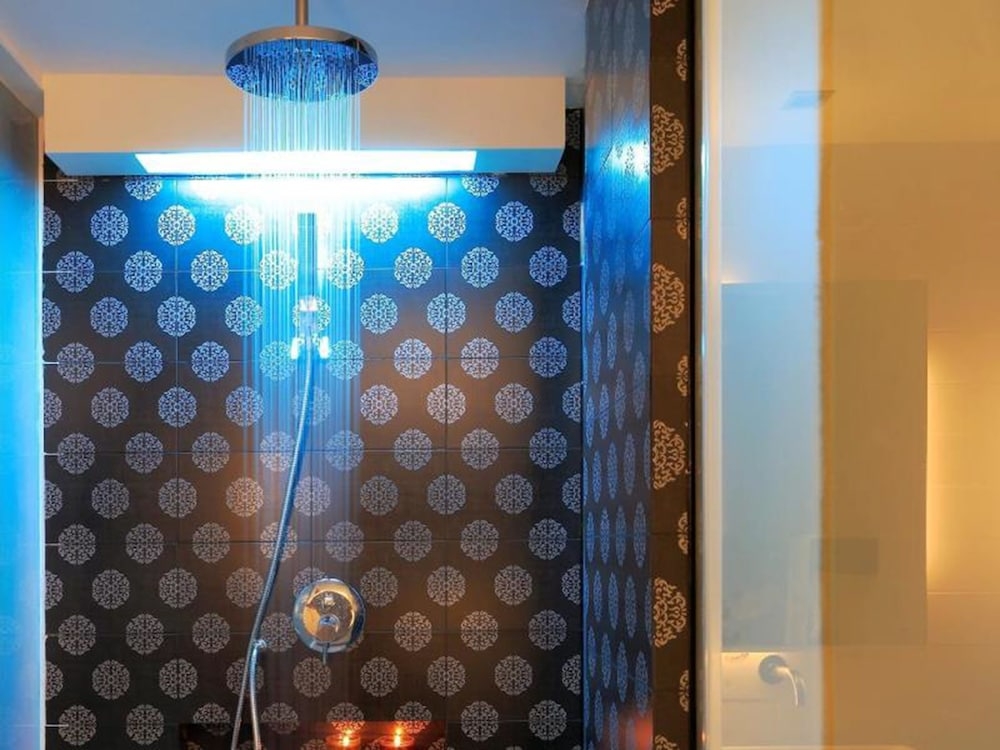 バスルームのシャワー