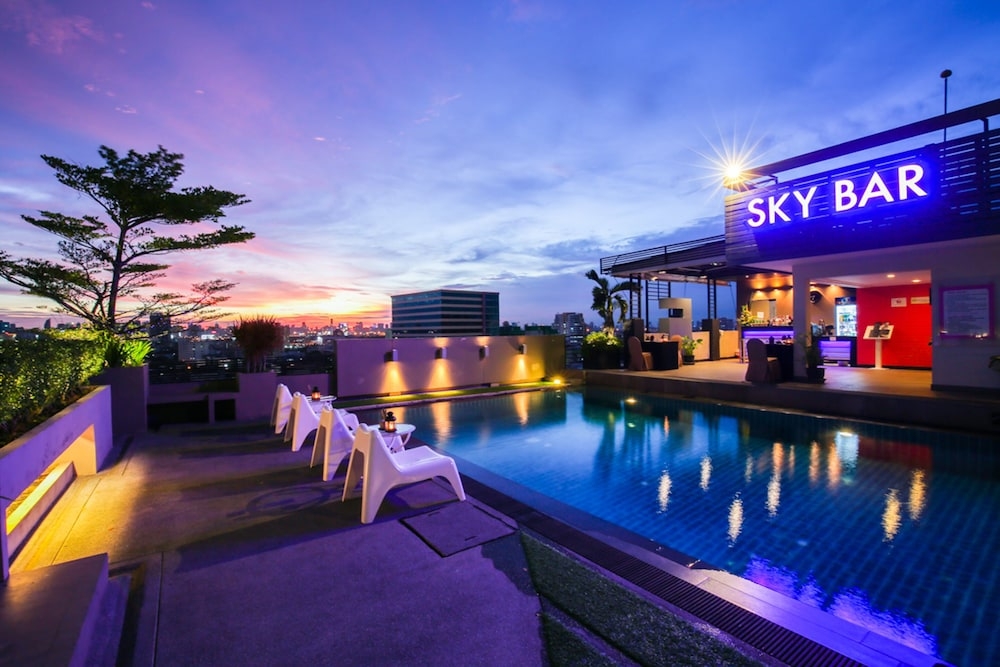 プールサイドバー