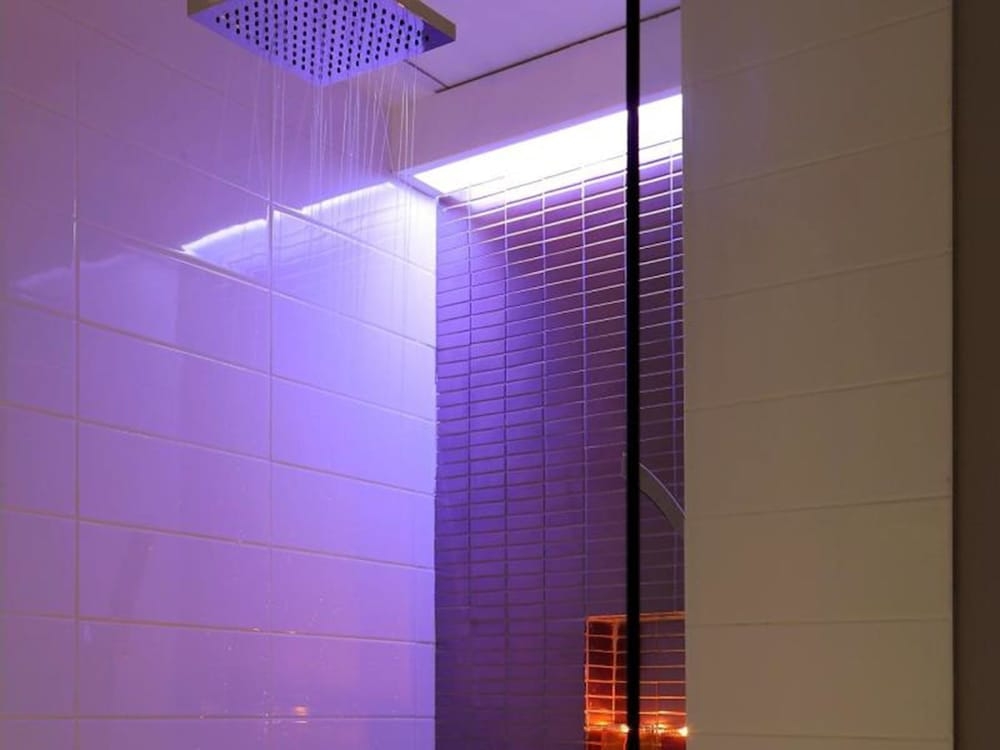 バスルームのシャワー