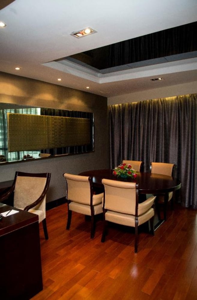 客室内のダイニングエリア