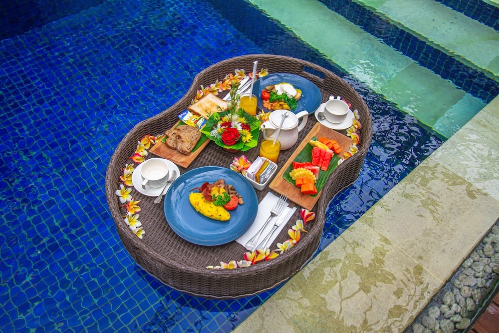 客室内のダイニングエリア