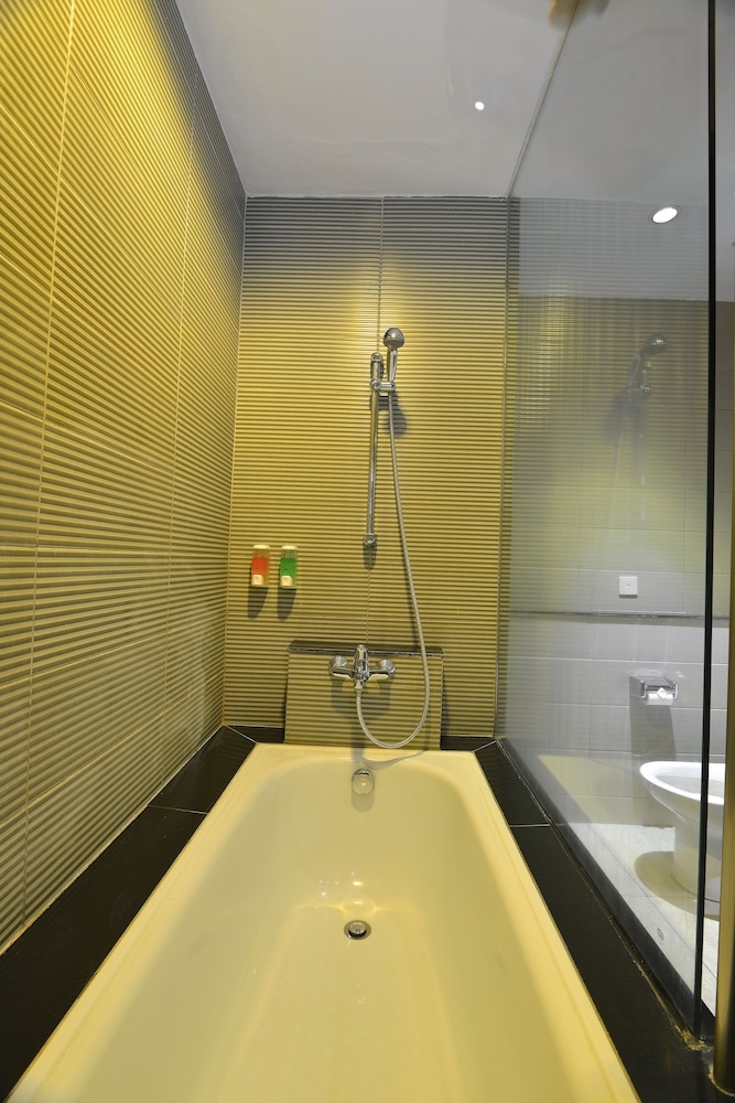 バスルームのシャワー