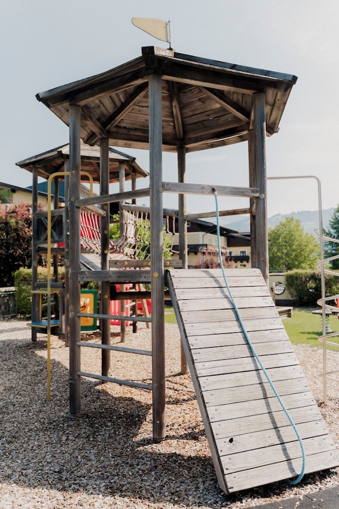 子供用の遊び場 - 屋外