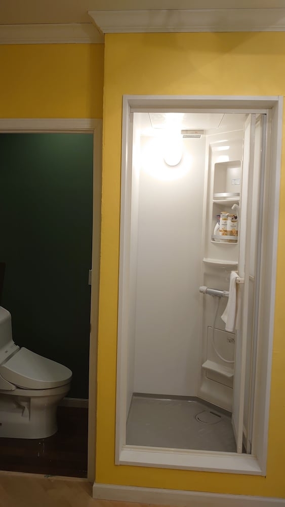 バスルームのシャワー