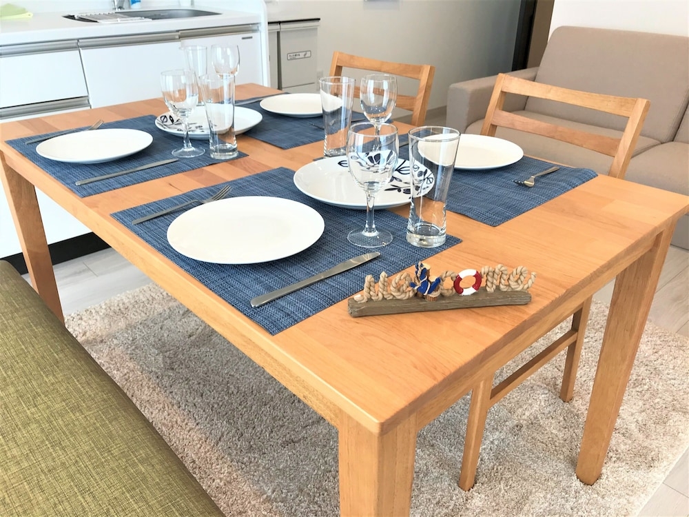 客室内のダイニングエリア