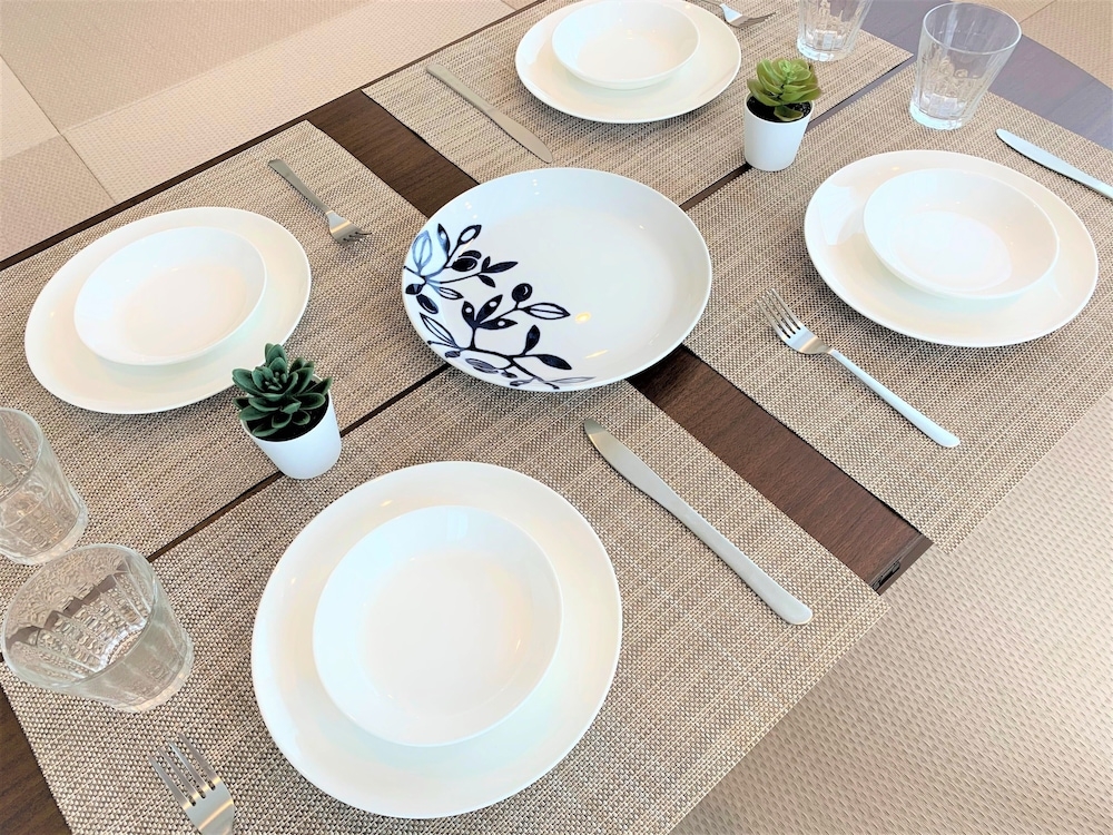 客室内のダイニングエリア