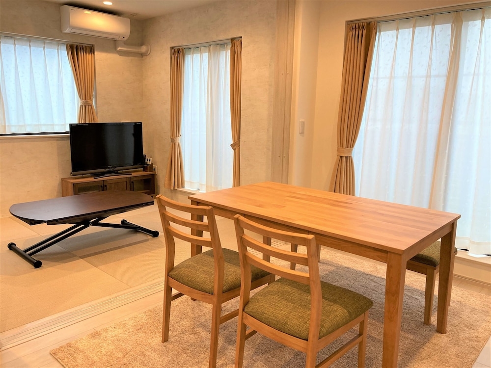 客室内のダイニングエリア