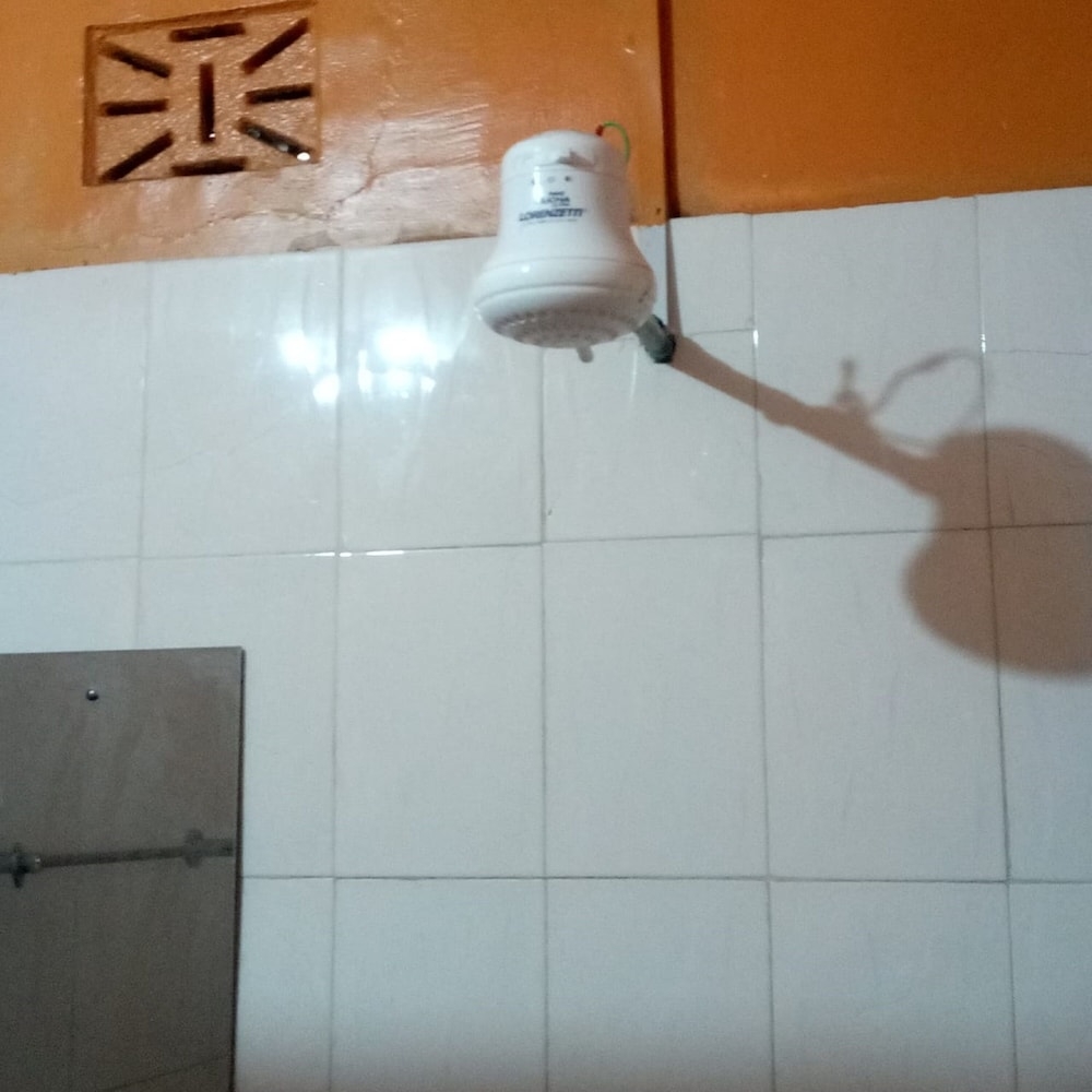 バスルームのシャワー