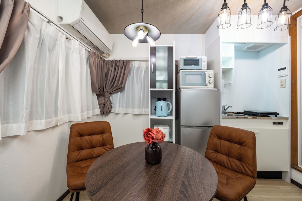 客室内のダイニングエリア