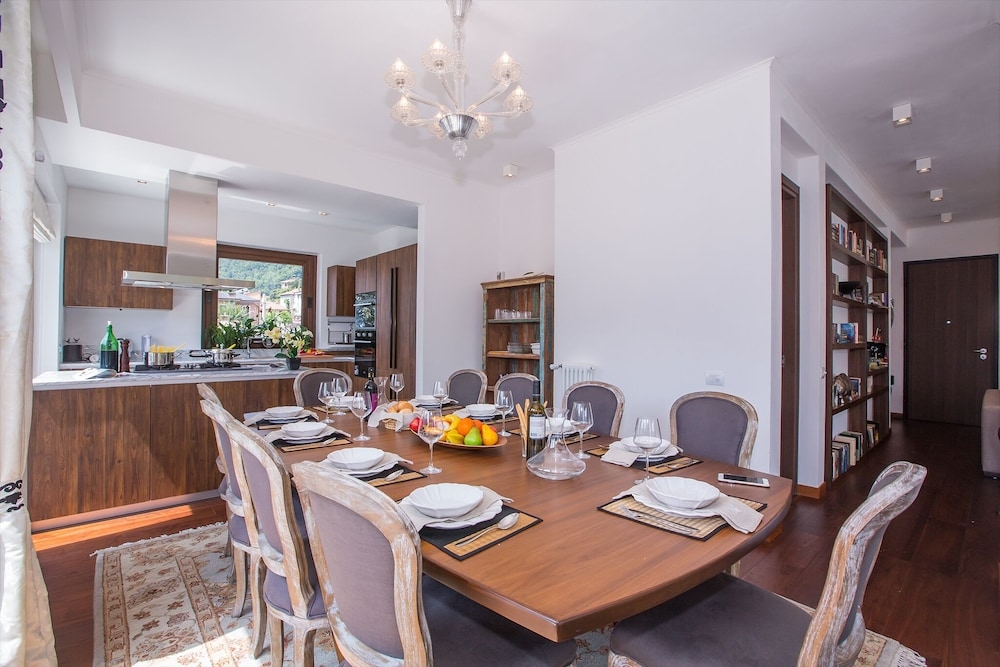 客室内のダイニングエリア