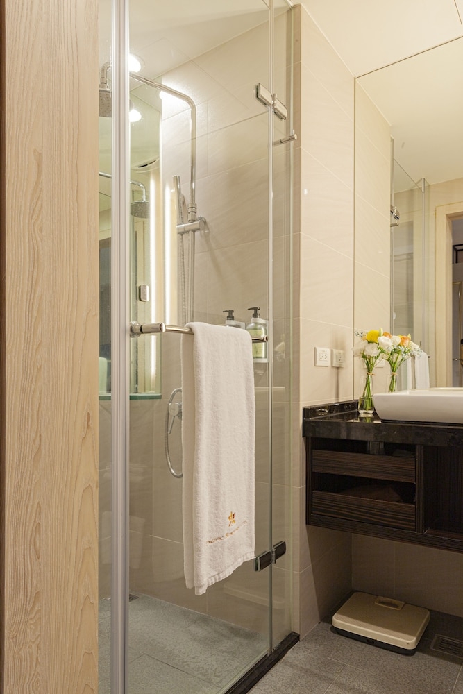 バスルームのシャワー