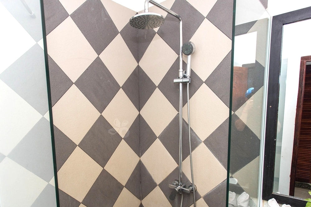 バスルームのシャワー