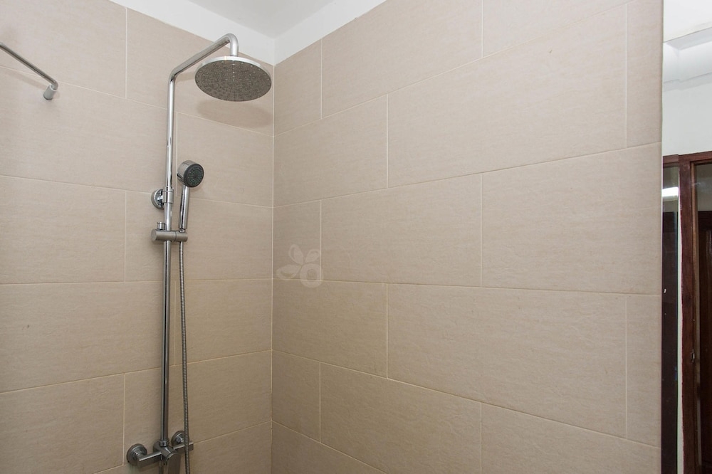 バスルームのシャワー