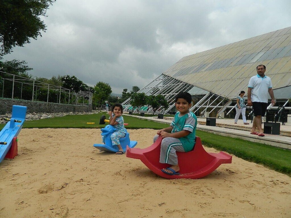 子供用の遊び場 - 屋外