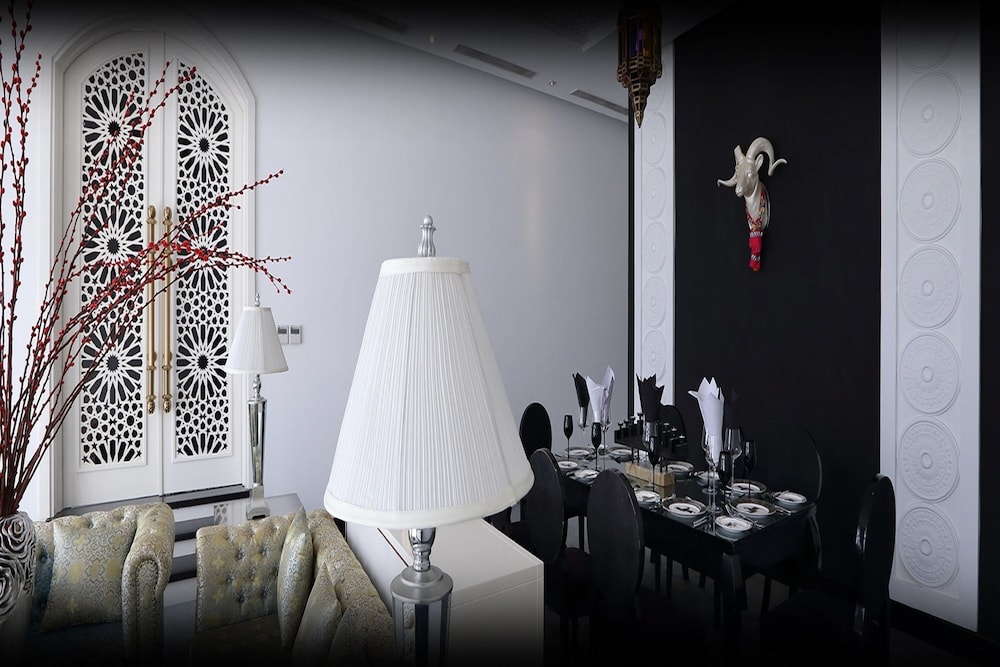 客室内のダイニングエリア