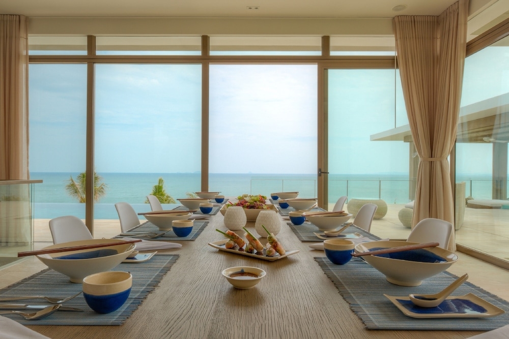 客室内のダイニングエリア