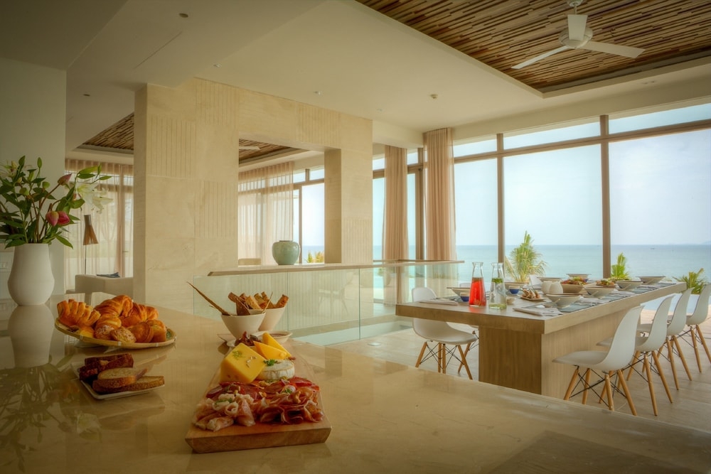 客室内のダイニングエリア