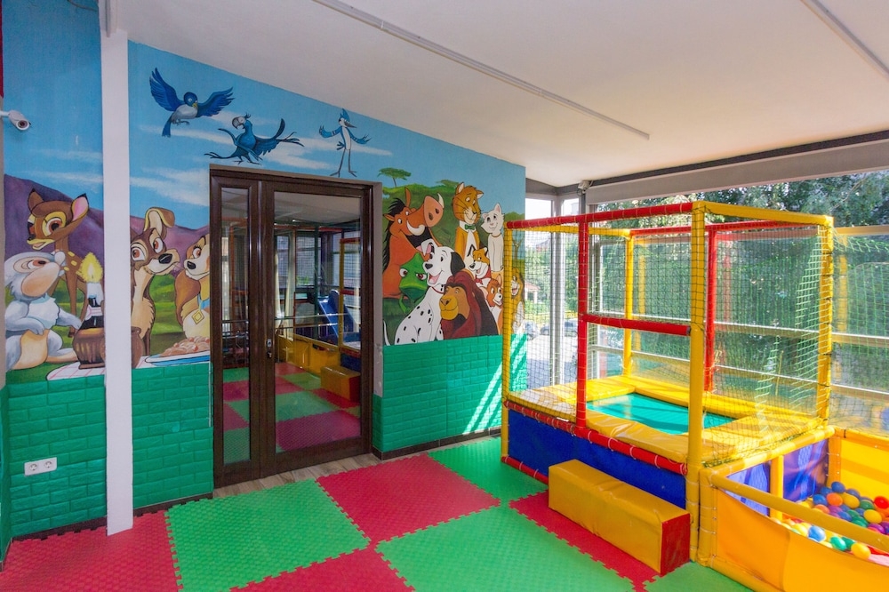 子供用の遊び場 - 屋外