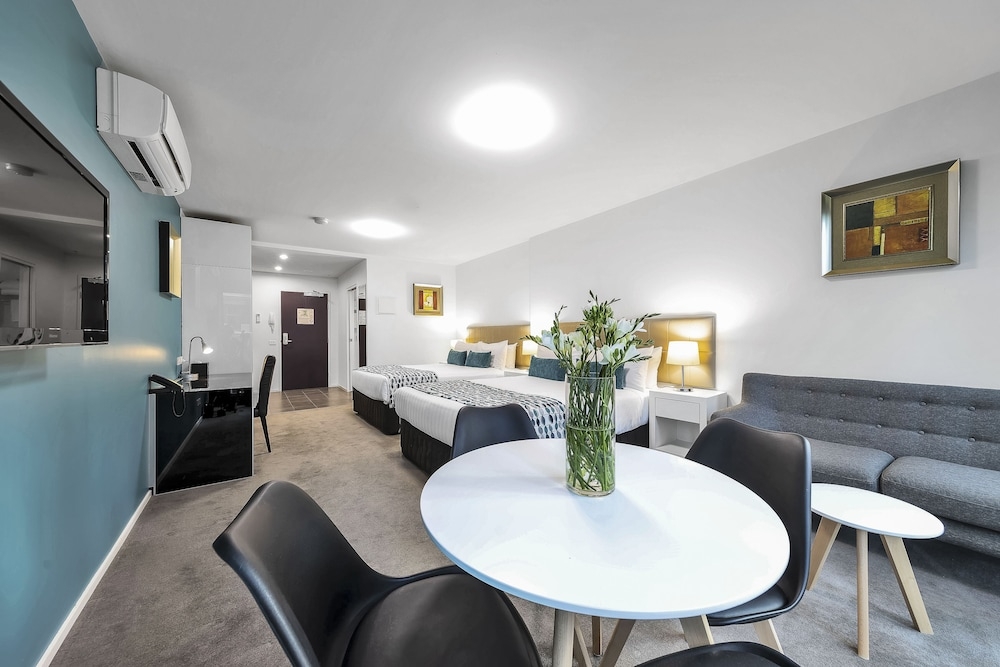 客室内のダイニングエリア