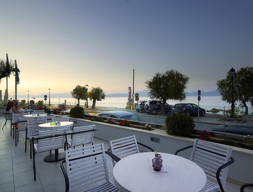 屋外ダイニングエリア